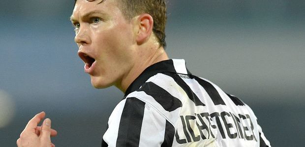 Lichtsteiner Tegaskan Tetap Bersama Juve Meski Diinginkan Besiktas