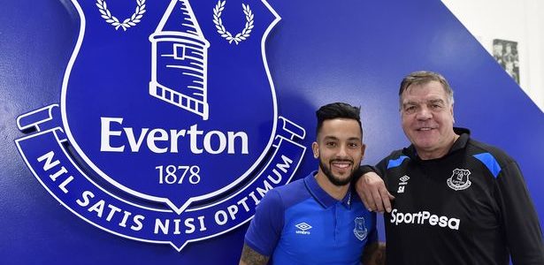 Everton Resmi Umumkan Perekrutan Theo Walcott
